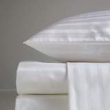 A picture of 4 PC PLAIN WHITE EGYPTIAN COTTON DUVET SET The package