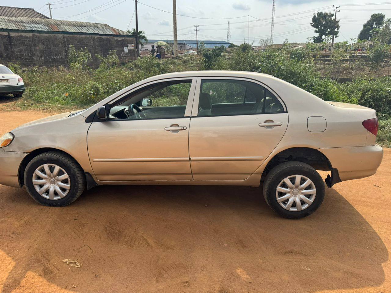 A picture of Toyota Corolla 06 model neatly used tapping only ac is