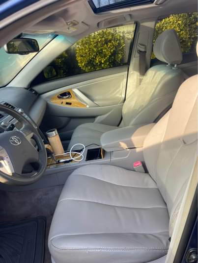 A picture of Toyota Camry 2009 XLE 4 plug