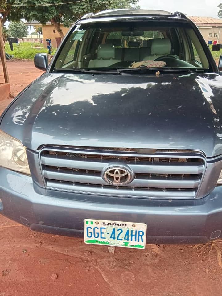 A picture of Toyota Highlander 04