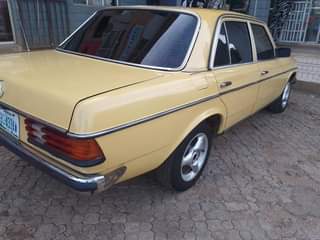 A picture of MERCEDES BENZ 200
