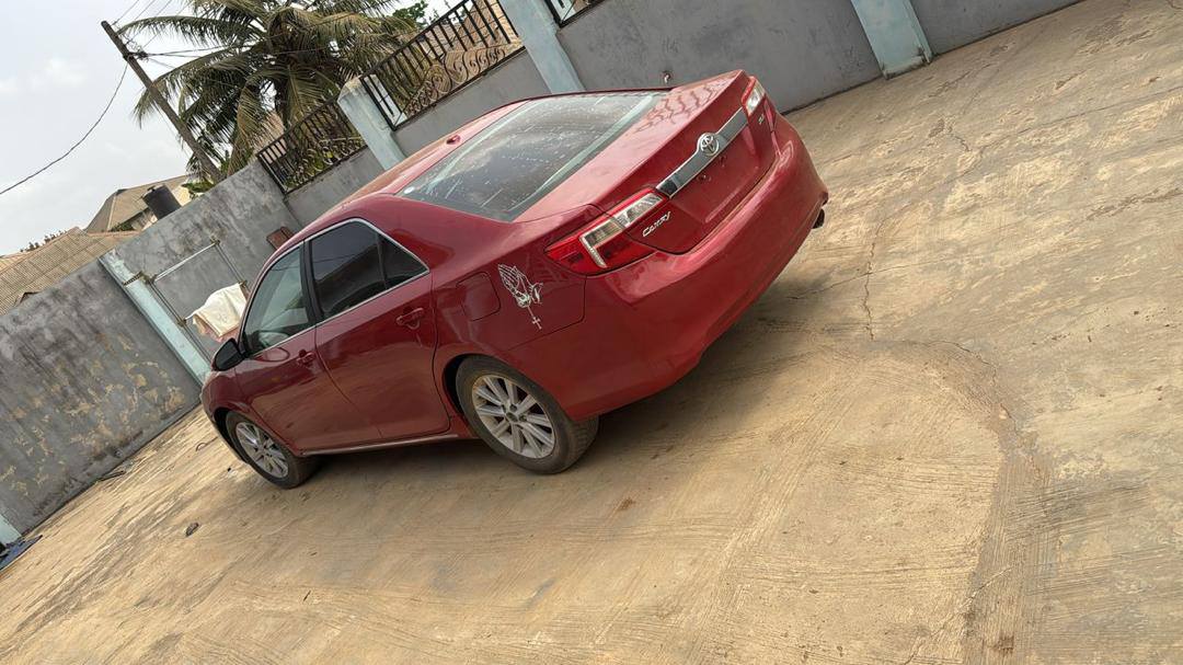 A picture of 2013 Camry xle edition with 4plugs x thumb start price