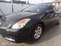 A picture of Nissan Altima 09