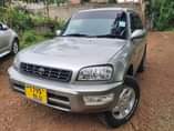 A picture of Toyota Rav 4 inauzwa