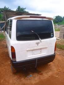 A picture of 2000 Diahatsu Shuttle