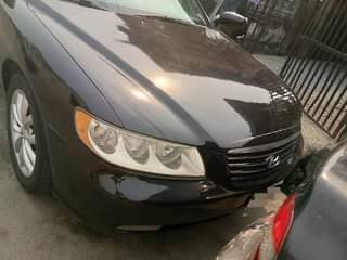 A picture of Hyundai Azera 08