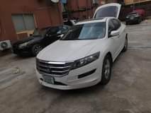 A picture of Honda crosstour 2010 model v6