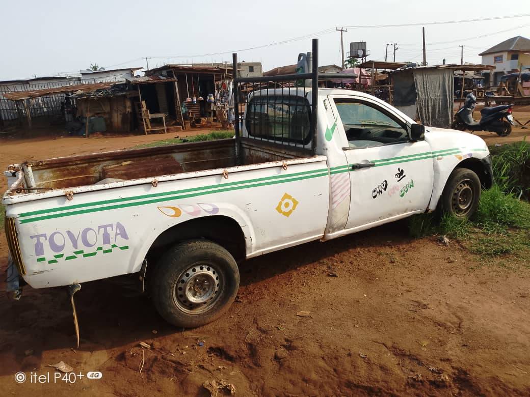 A picture of Mitsubishi truck