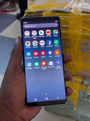 A picture of At 300k note 8 with an invisible line 64gb 6gb