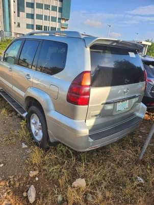A picture of 2005 LEXUS GX470
