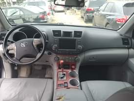 A picture of 2010 Toyota Highlander limited
