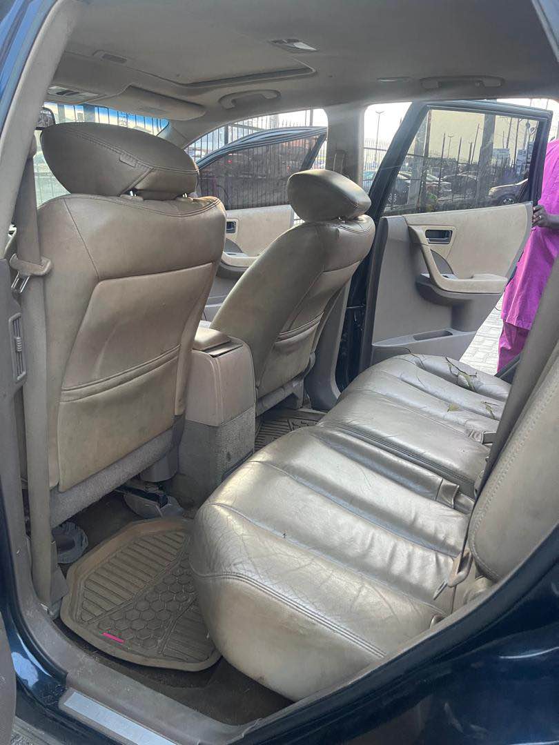 A picture of Nissan morano 2006