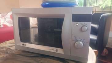 A picture of LG Microwave