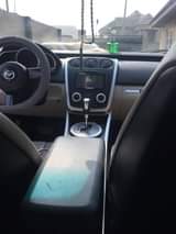 A picture of year used Mazda CX 7 2009 model in contact with