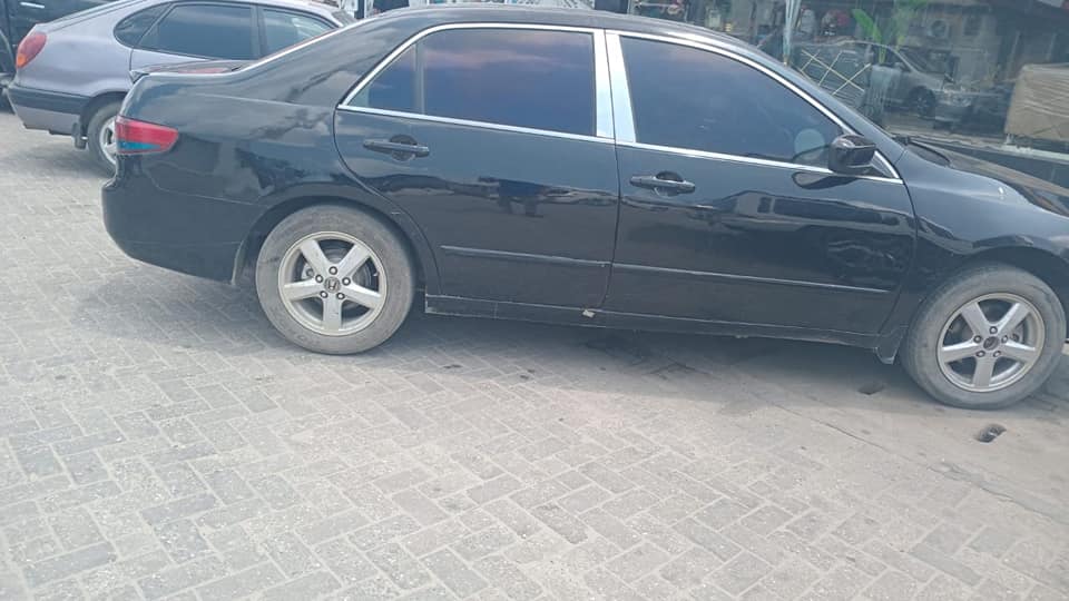 A picture of Honda accord EOD Only Ac have issue. 2.1m