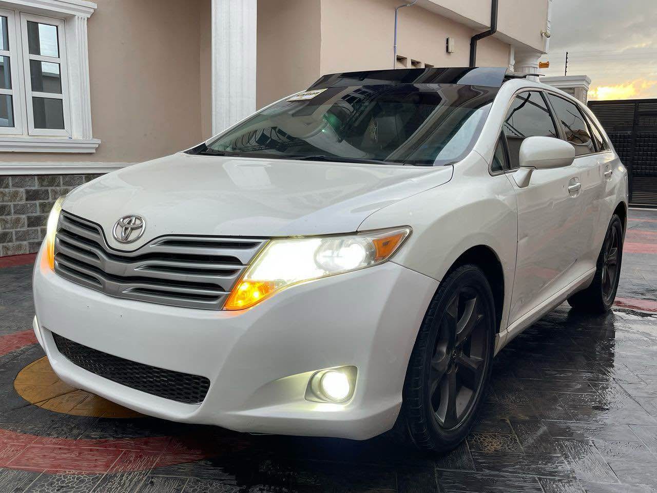 A picture of This is ultra clean Toyota venza 2010 model