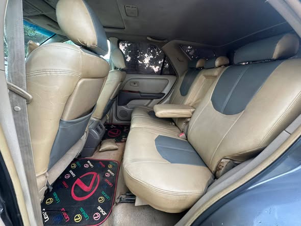 A picture of LEXUS RX 300