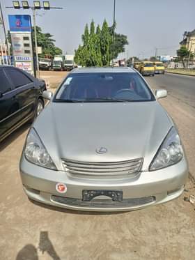 A picture of URGENT SALE Tokunbo standard 04 Lexus ES300 full option first