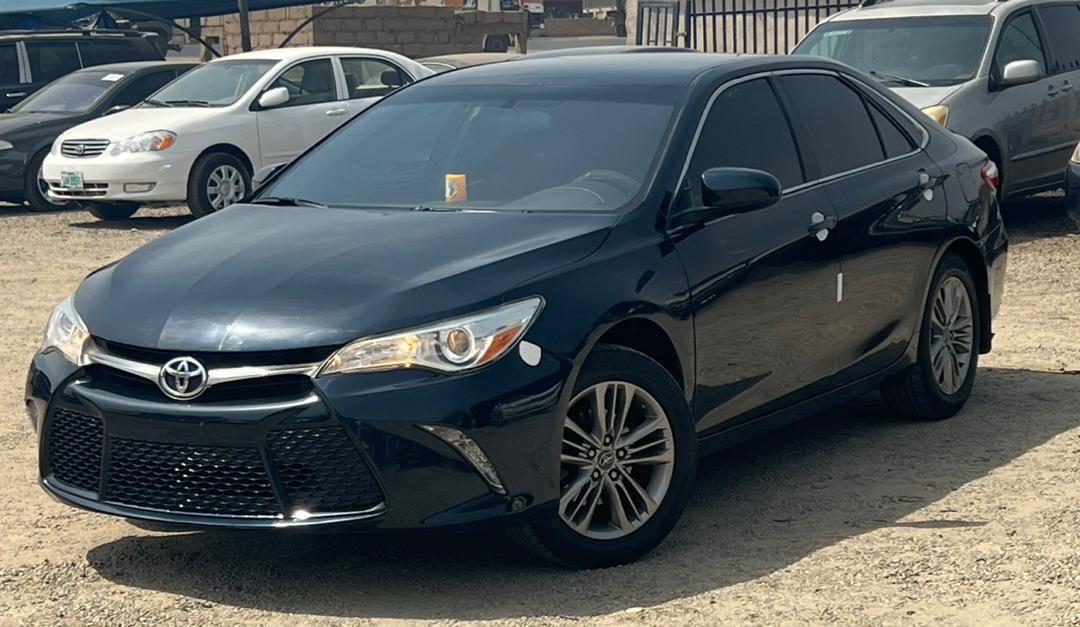 A picture of 2016 Toyota camry