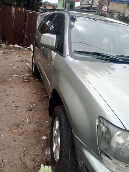 A picture of Lexus 300 07043283348