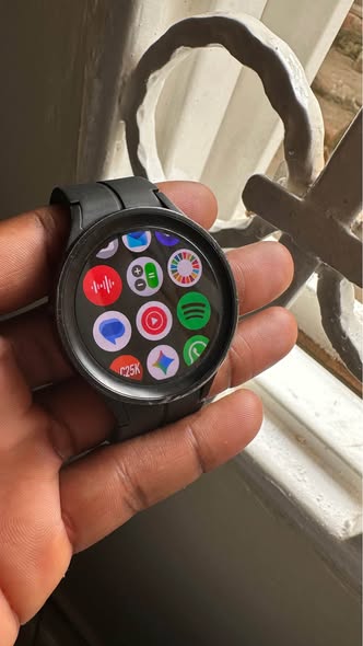 A picture of Watch 5pro LTE