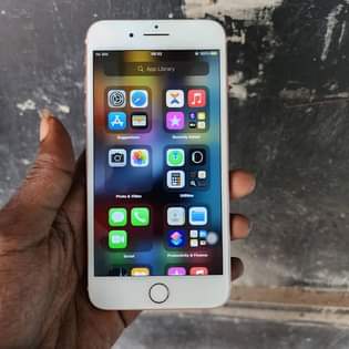 A picture of iPhone 7 Plus 32gb bei 210 000 0655695769 finger NO