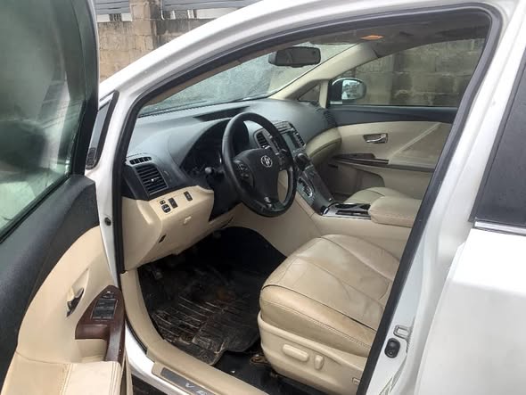 A picture of Toyota Venza 2010 XLE Full Option