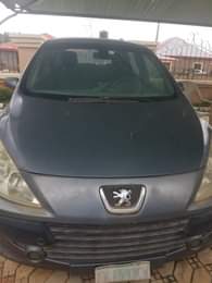 A picture of Peugeot 307 Manual Transmission 4 sale Clean first body and