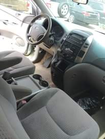 A picture of 2006 Toyota sienna LE tokumbo Price 8 5 Location Amuwo