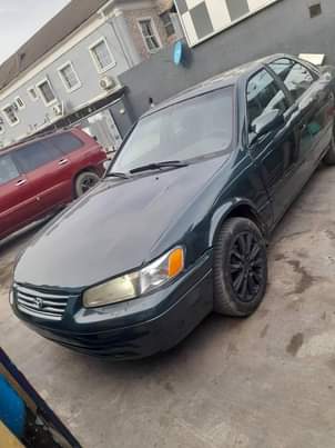 A picture of Toyota Camry tiny light V6 