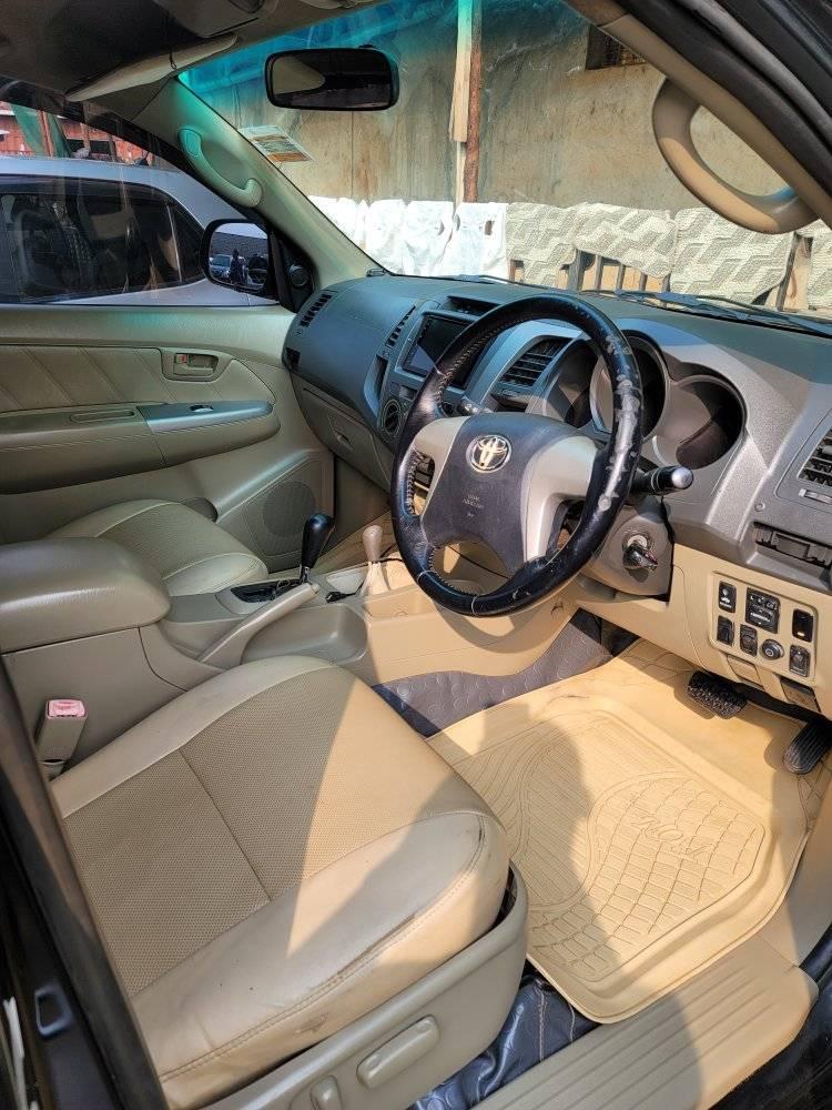 A picture of Hilux Vigo Automatic Diesel at 75m boss call 0759262261 now