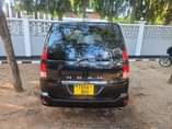 A picture of 2004 Toyota Noah 1