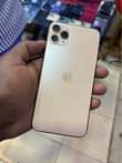 A picture of iPhone 11 promax 256gb