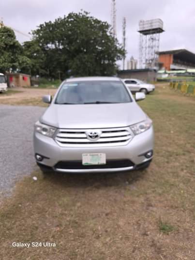 A picture of Toyota 2010 upgraded to 2012 with android screen Ac working