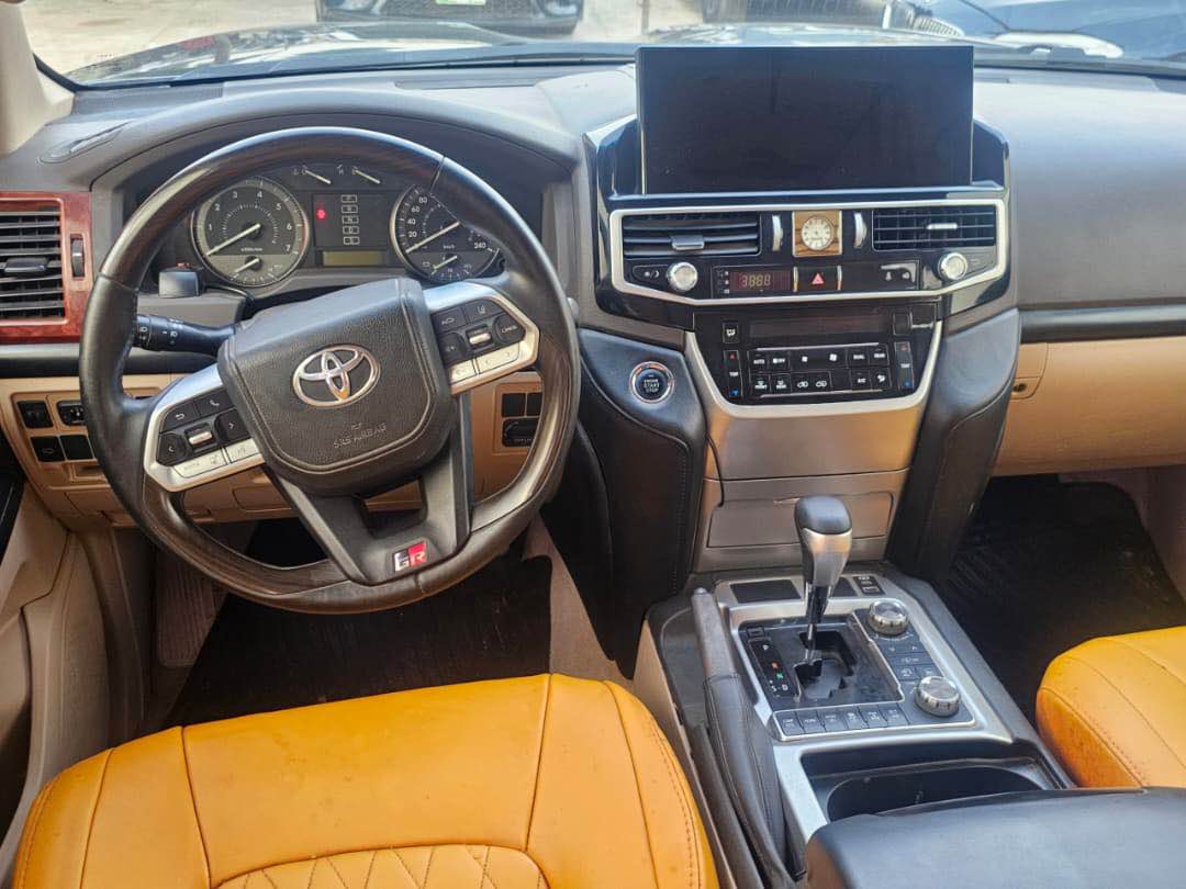 A picture of TOYOTA LANDCRUISER 2013 UPGRADED 2023