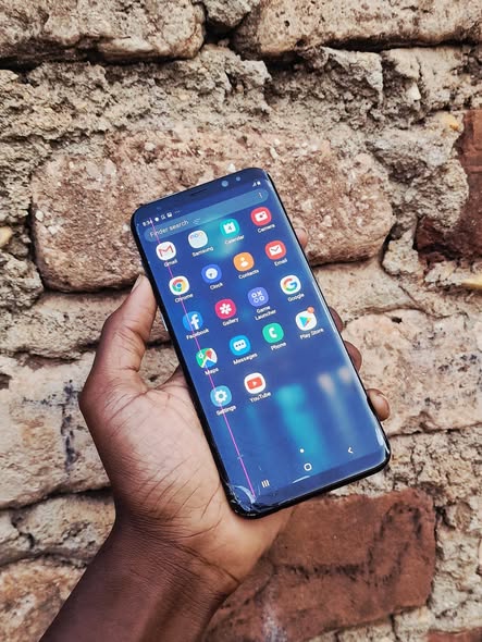 A picture of Samsung S8 plus