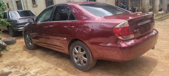 A picture of 2005 Toyota Camry