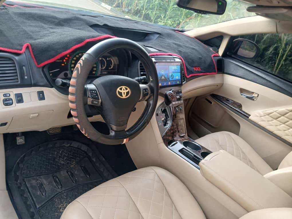 A picture of VENZA 2010 MODEL