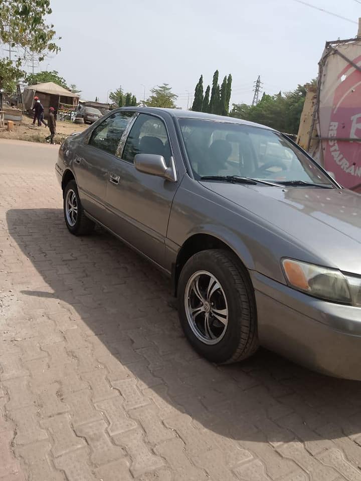 A picture of Toyota Camry tiny light 4plug