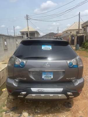 A picture of Lexus RX 330