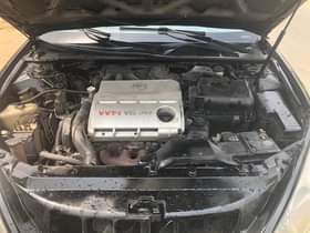 A picture of Lexus es300 engine gear and Ac okay neatly painted reserve