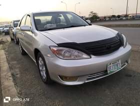 A picture of Very neat 04 Toyota Camry big daddy Untempered 4 plugs