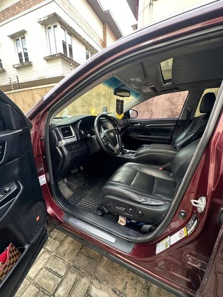 A picture of 2015 Toyota highlander