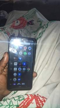 A picture of Tecno spark 4 hiyo hapo imenyooka haina kipengele gb 32