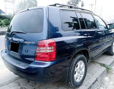 A picture of 2004 Toyota Highlander First body Absolutely good 3 8m Port