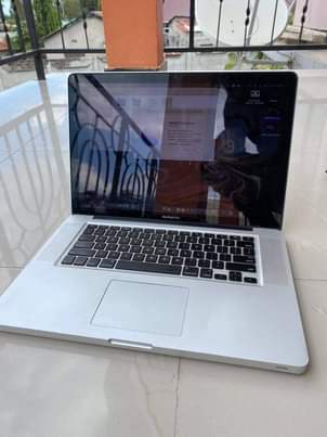 A picture of Nauza Laptop iko vizuri kama mpya nipo tabata sanene