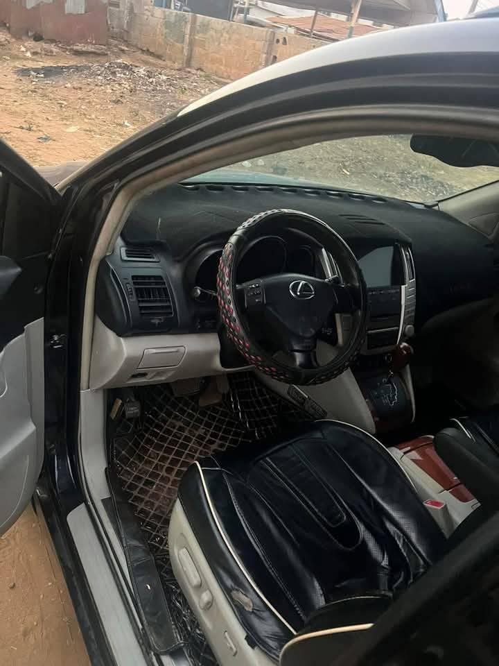 A picture of 2005 Lexus rx 330