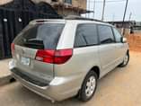 A picture of Tomorrow morning deal Toyota sienna 05 toks starand pure fristbody