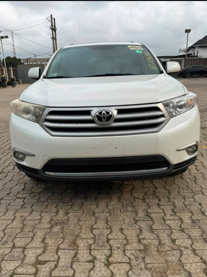 A picture of 2011 TOYOTA HIGHLANDER SPORTS FOREIGN USED