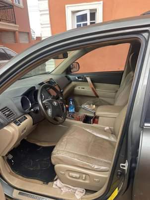 A picture of Toyota Highlander 2008 Upgraded to 2012